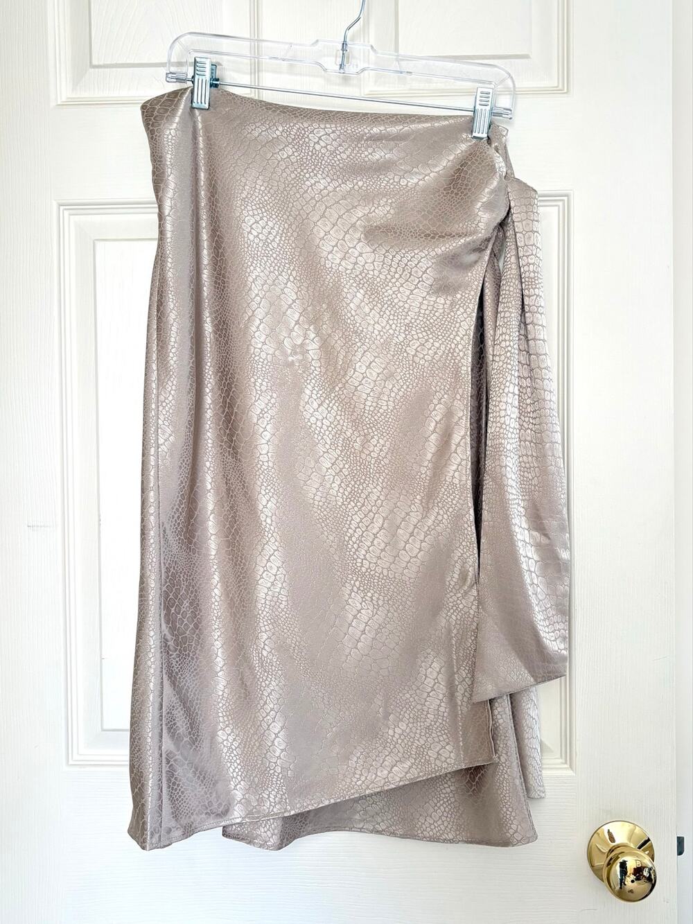 Anthropology Hutch NWT Skirt Taupe Wrap Textured Satin Zips Beige Midi Size 6
